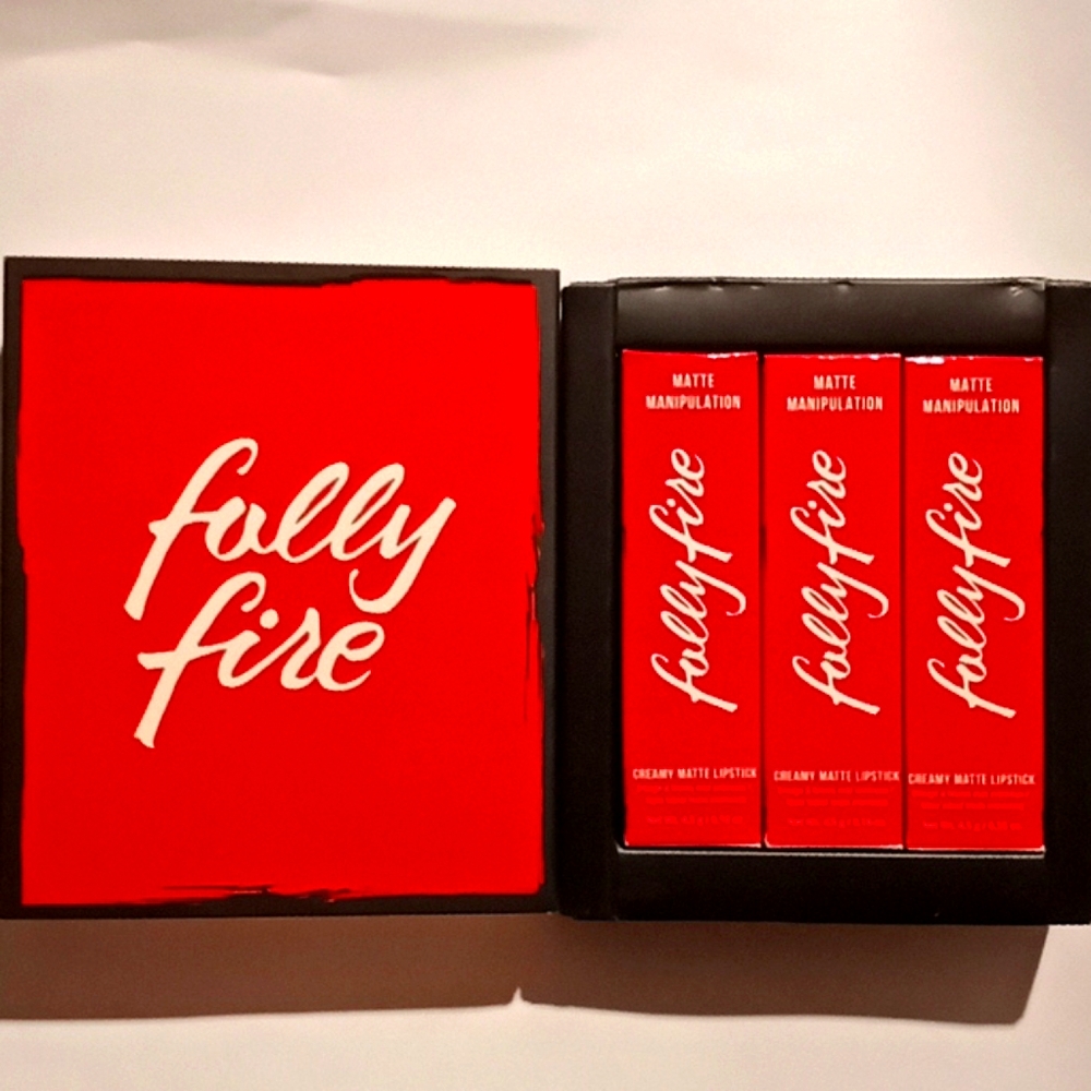 Expensive Habits Lipstick trio set